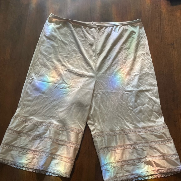 Vintage Ruffled Bloomers - Picture 3 of 7